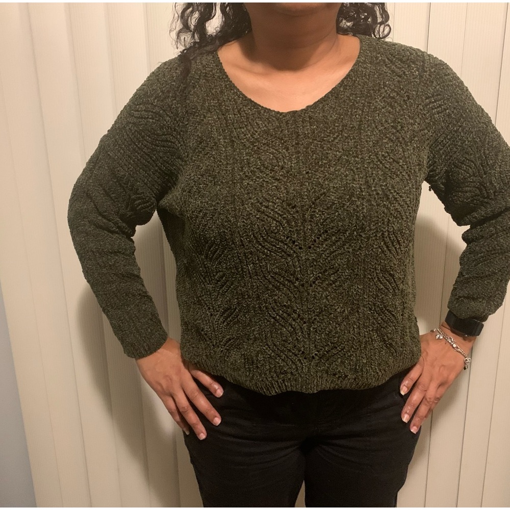 Warm & Cozy green v-neck sweater. Size M.